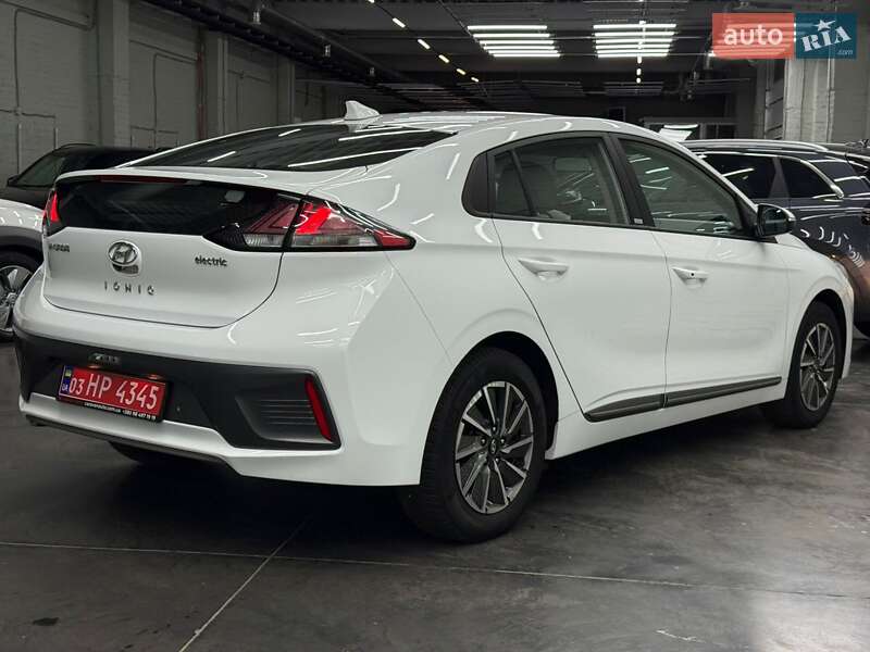 Лифтбек Hyundai Ioniq 2021 в Луцке
