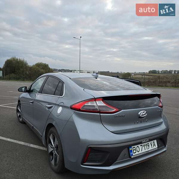 Хэтчбек Hyundai Ioniq 2017 в 