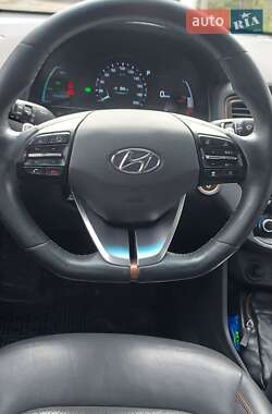Хэтчбек Hyundai Ioniq 2016 в 