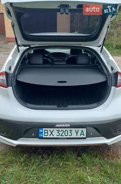 Хэтчбек Hyundai Ioniq 2016 в 