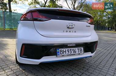 Хетчбек Hyundai Ioniq 2017 в 