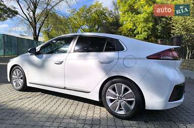 Хетчбек Hyundai Ioniq 2017 в 