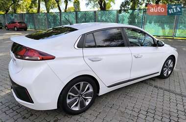 Хетчбек Hyundai Ioniq 2017 в 