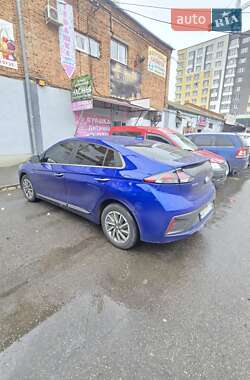 Хэтчбек Hyundai Ioniq 2019 в 