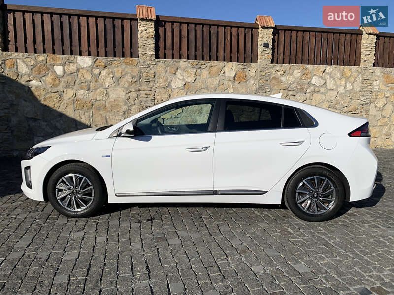 Лифтбек Hyundai Ioniq 2021 в Ровно