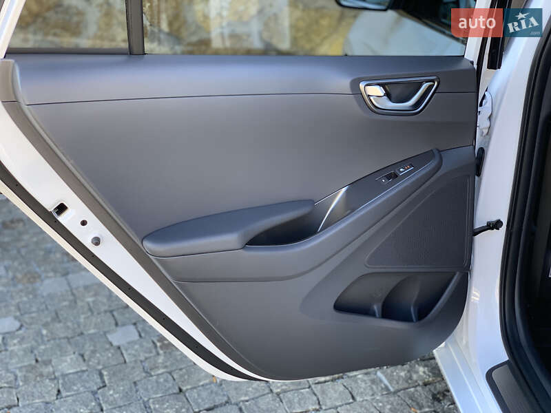 Лифтбек Hyundai Ioniq 2021 в Ровно