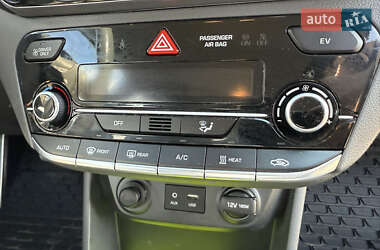 Хэтчбек Hyundai Ioniq 2018 в 