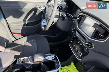 Хэтчбек Hyundai Ioniq 2018 в 