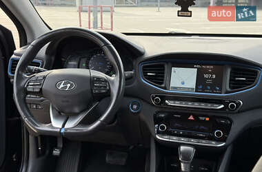 Хэтчбек Hyundai Ioniq 2018 в 