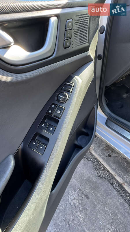 Хэтчбек Hyundai Ioniq 2018 в Запорожье фото 9 Хэтчбек Hyundai Ioniq 2018 в Запорожье