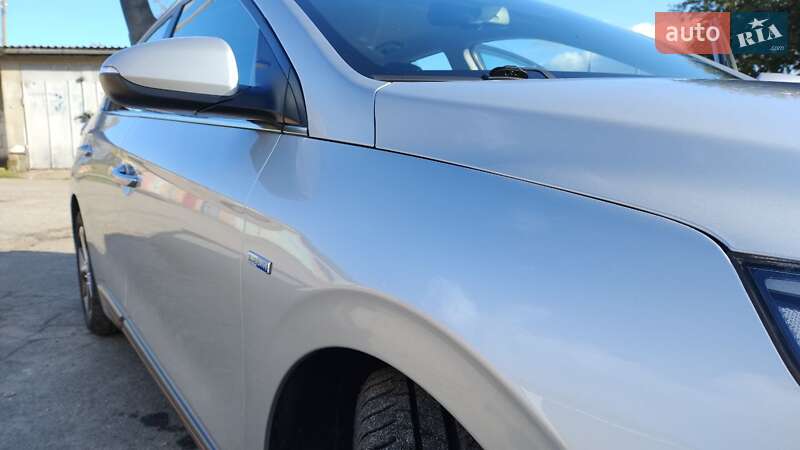 Хэтчбек Hyundai Ioniq 2016 в Умани