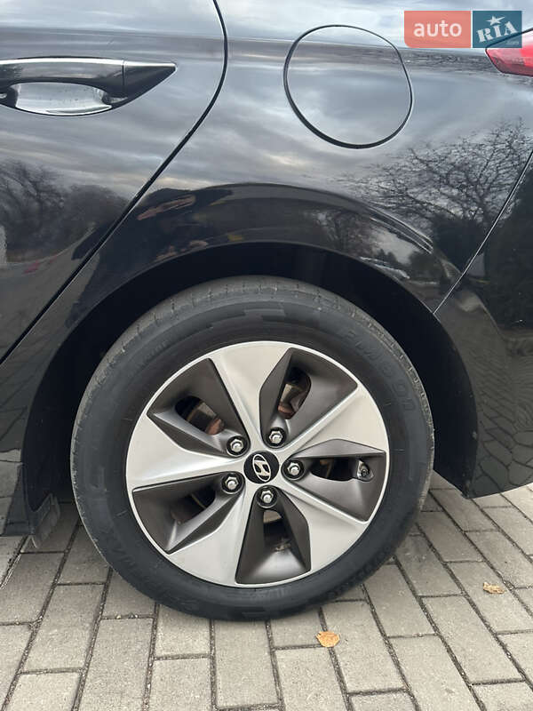 Хэтчбек Hyundai Ioniq 2017 в Луцке фото 50 Хэтчбек Hyundai Ioniq 2017 в Луцке