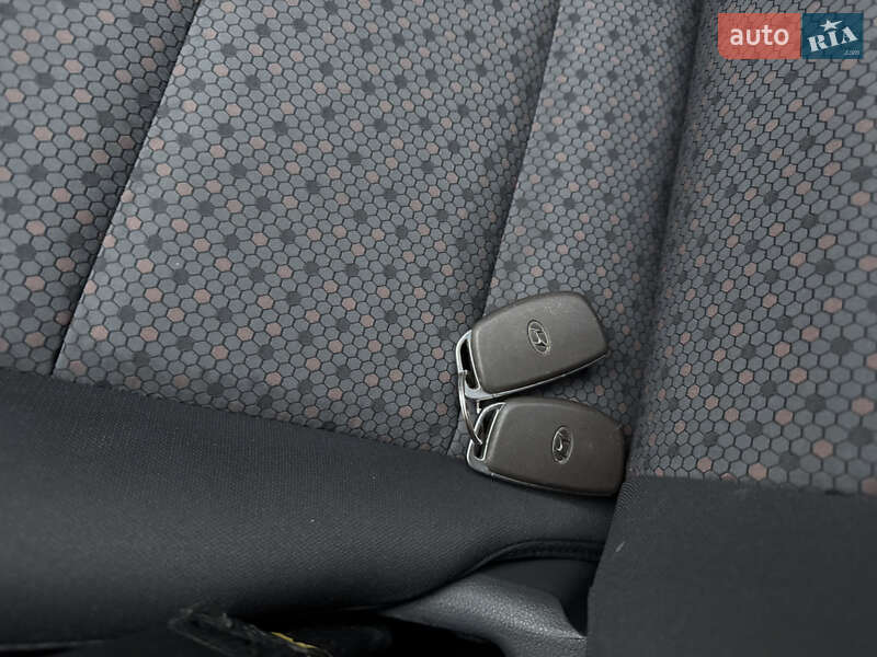 Хэтчбек Hyundai Ioniq 2018 в Тернополе фото 20 Хэтчбек Hyundai Ioniq 2018 в Тернополе