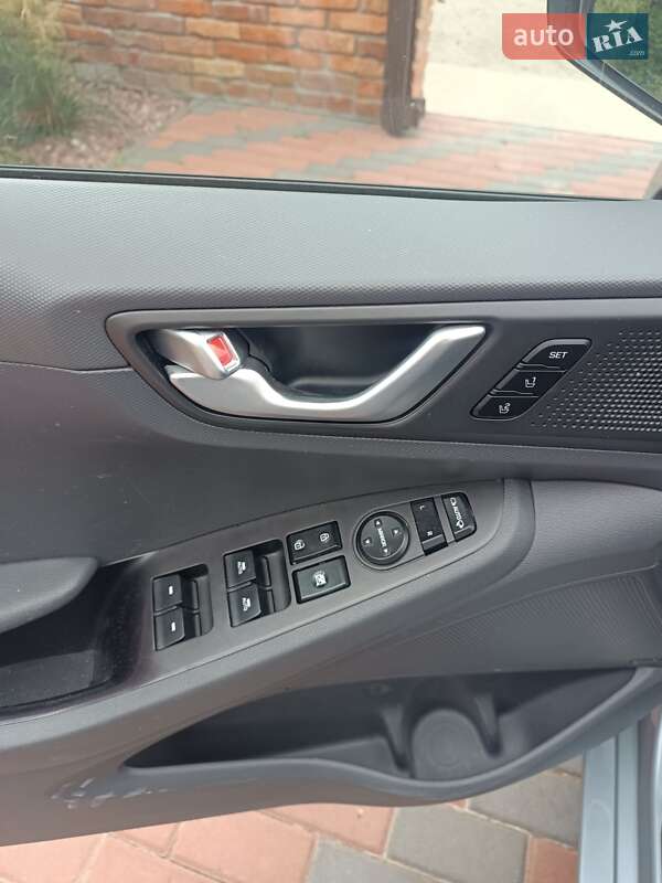 Хэтчбек Hyundai Ioniq 2016 в Киеве