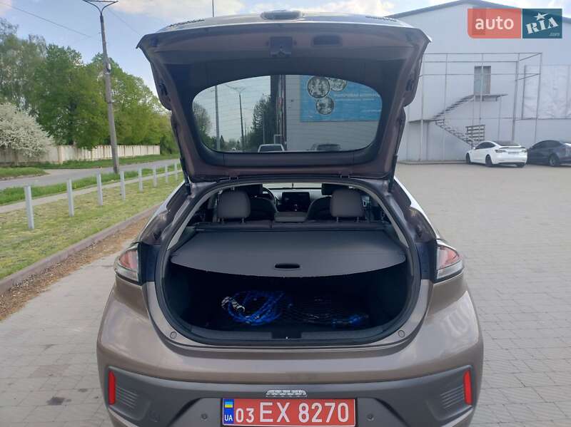 Лифтбек Hyundai Ioniq 2019 в Владимире фото 15 Лифтбек Hyundai Ioniq 2019 в Владимире