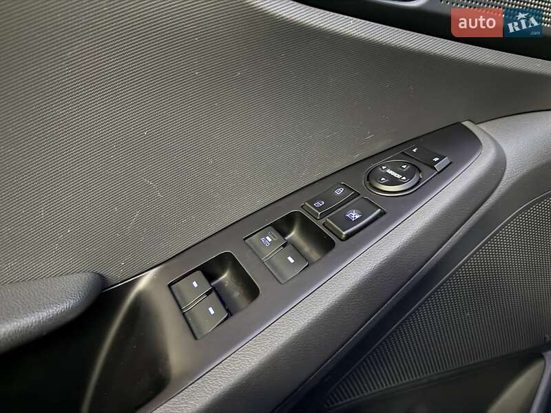 Хэтчбек Hyundai Ioniq 2018 в Киеве