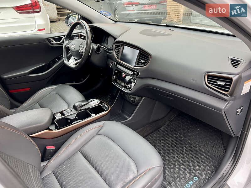 Лифтбек Hyundai Ioniq 2017 в Луцке