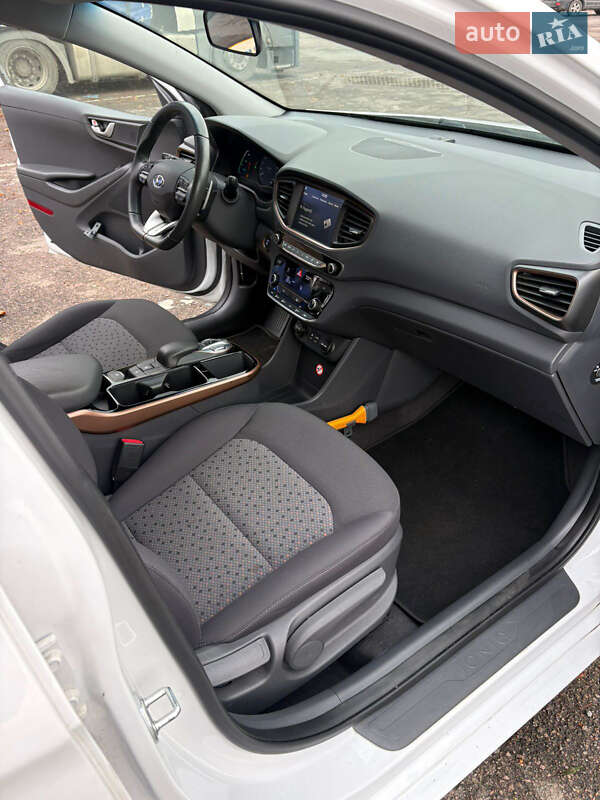 Хэтчбек Hyundai Ioniq 2018 в Ровно