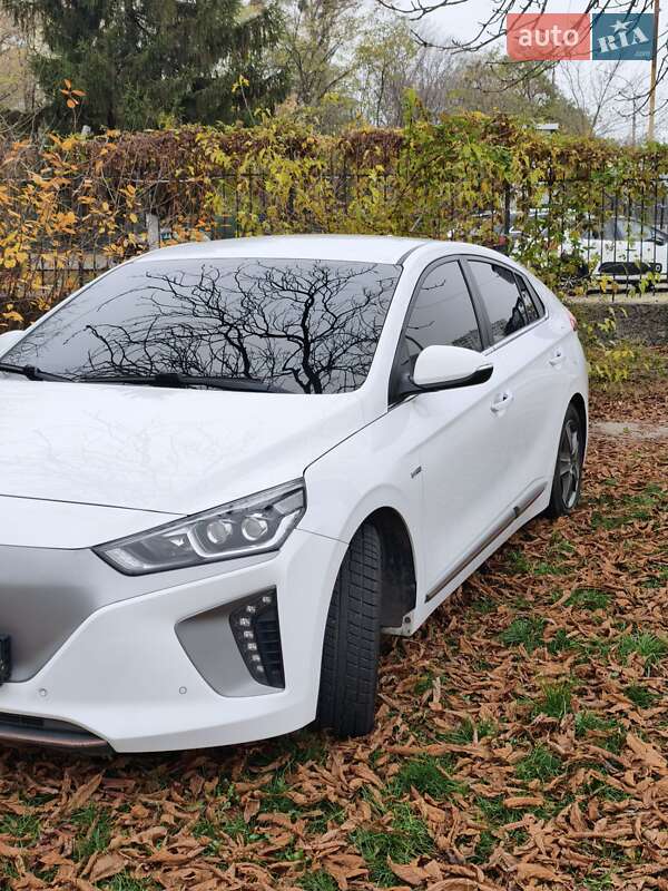 Хетчбек Hyundai Ioniq 2017 в Житомирі фото 8 Хетчбек Hyundai Ioniq 2017 в Житомирі