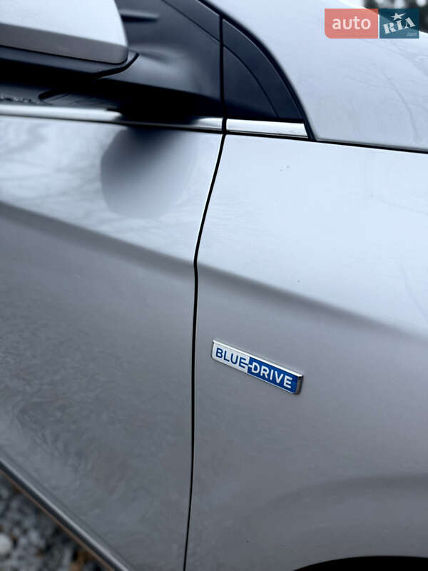 Лифтбек Hyundai Ioniq 2017 в Бродах фото 14 Лифтбек Hyundai Ioniq 2017 в Бродах