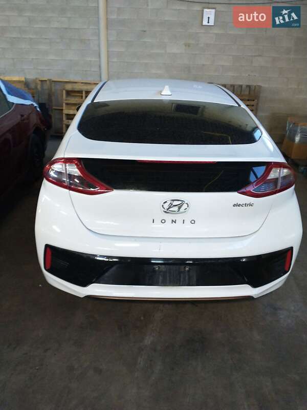 Хэтчбек Hyundai Ioniq 2017 в Ивано-Франковске