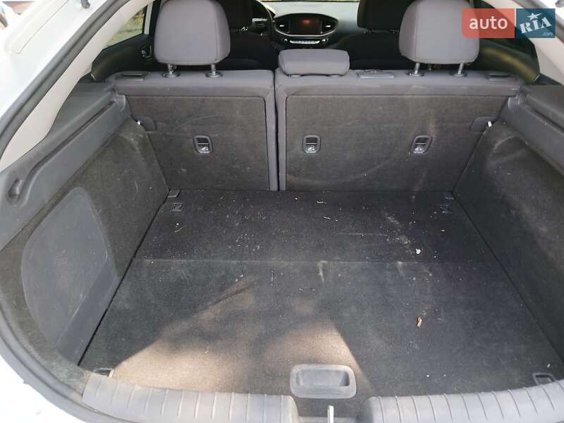 Хэтчбек Hyundai Ioniq 2017 в Ивано-Франковске