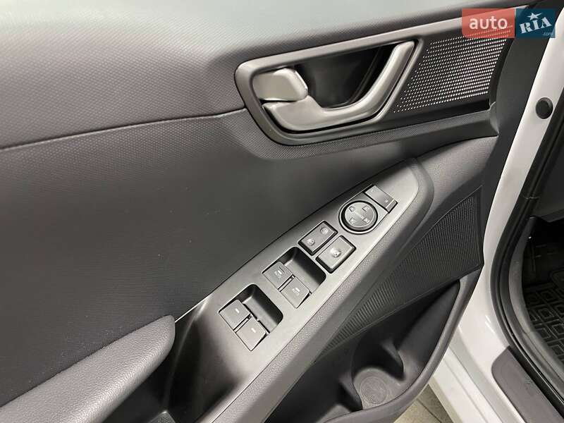 Лифтбек Hyundai Ioniq 2021 в Киеве фото 17 Лифтбек Hyundai Ioniq 2021 в Киеве