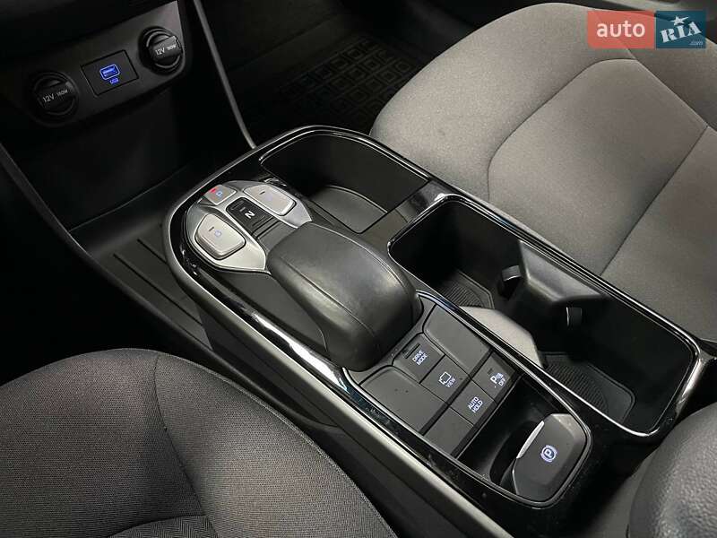 Лифтбек Hyundai Ioniq 2021 в Киеве фото 36 Лифтбек Hyundai Ioniq 2021 в Киеве