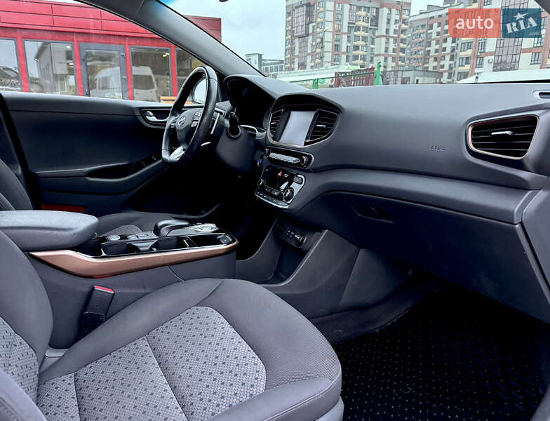 Хетчбек Hyundai Ioniq 2017 в Тернополі фото 9 Хетчбек Hyundai Ioniq 2017 в Тернополі