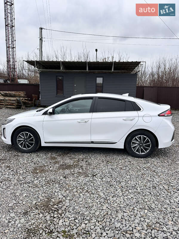 Хэтчбек Hyundai Ioniq 2019 в Староконстантинове