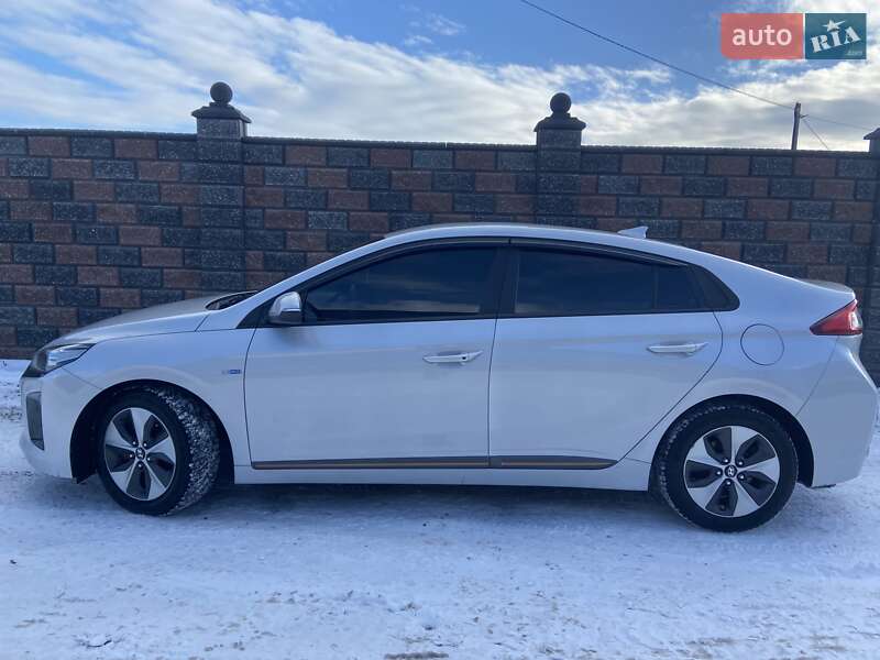 Хэтчбек Hyundai Ioniq 2018 в Ровно фото 2 Хэтчбек Hyundai Ioniq 2018 в Ровно