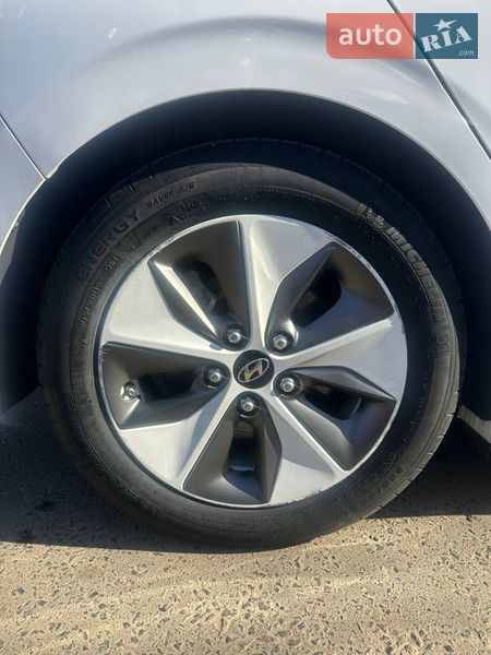 Хэтчбек Hyundai Ioniq 2017 в Одессе