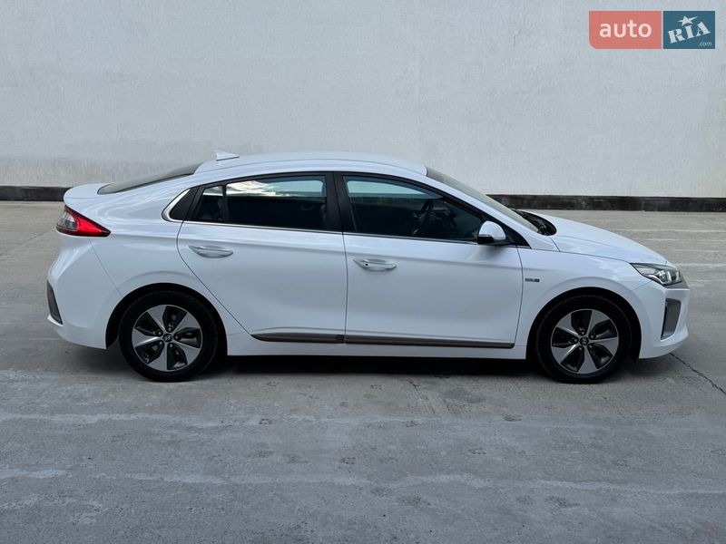 Хэтчбек Hyundai Ioniq 2017 в Виннице фото 5 Хэтчбек Hyundai Ioniq 2017 в Виннице