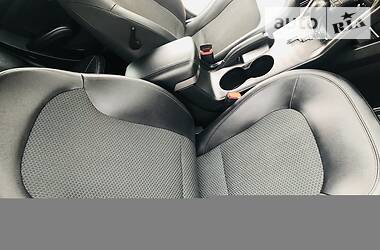 Позашляховик / Кросовер Hyundai ix35 2012 в 