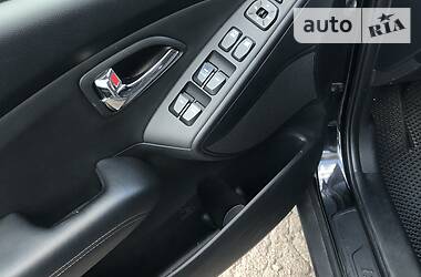 Позашляховик / Кросовер Hyundai ix35 2011 в 