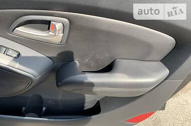 Позашляховик / Кросовер Hyundai ix35 2013 в 
