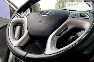 Позашляховик / Кросовер Hyundai ix35 2012 в 