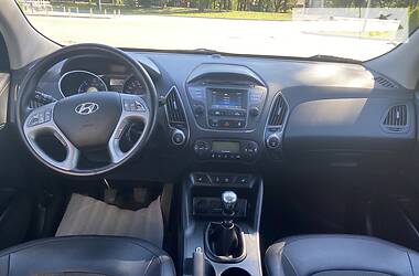 Позашляховик / Кросовер Hyundai ix35 2013 в 