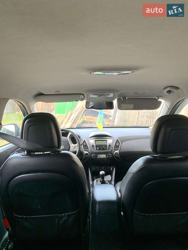 Позашляховик / Кросовер Hyundai ix35 2010 в Путилі