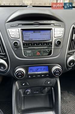 Внедорожник / Кроссовер Hyundai ix35 2010 в 