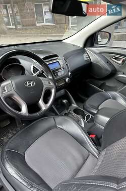 Внедорожник / Кроссовер Hyundai ix35 2010 в 