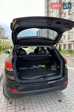 Внедорожник / Кроссовер Hyundai ix35 2010 в 