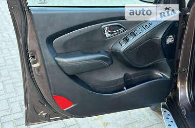 Внедорожник / Кроссовер Hyundai ix35 2011 в 