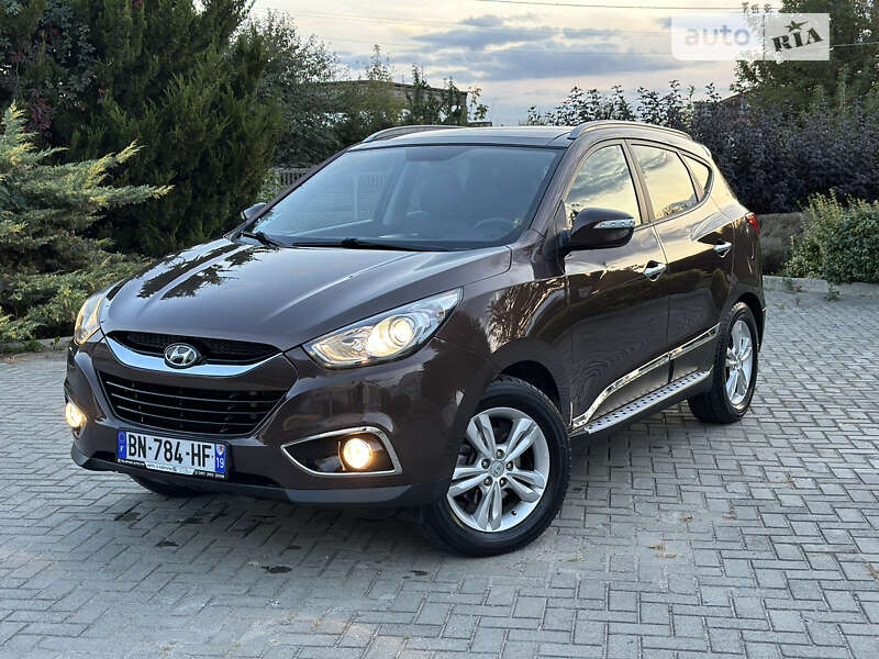 Внедорожник / Кроссовер Hyundai ix35 2011 в 