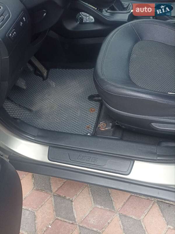 Внедорожник / Кроссовер Hyundai ix35 2011 в Звягеле