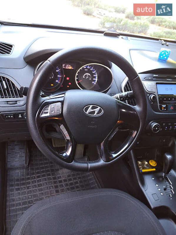 Внедорожник / Кроссовер Hyundai ix35 2010 в Александровке (Краматорского района)