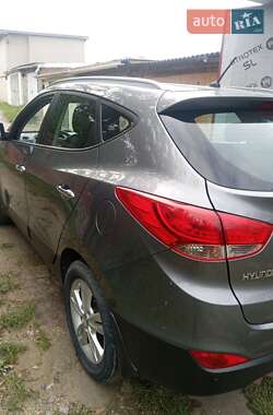 Внедорожник / Кроссовер Hyundai ix35 2013 в 