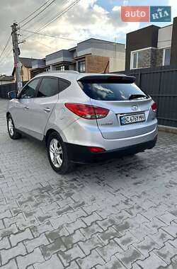 Позашляховик / Кросовер Hyundai ix35 2012 в 