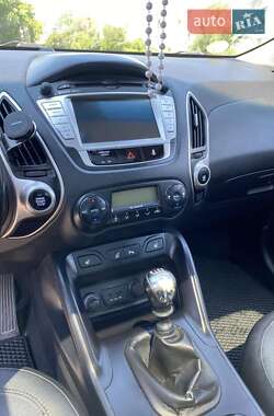 Позашляховик / Кросовер Hyundai ix35 2012 в 