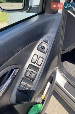 Позашляховик / Кросовер Hyundai ix35 2012 в 